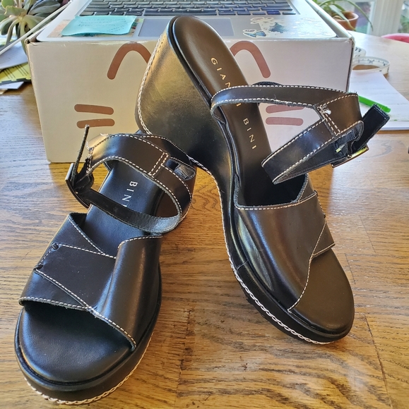 Gianni Bini Black Wedge Sandals - Picture 3 of 14